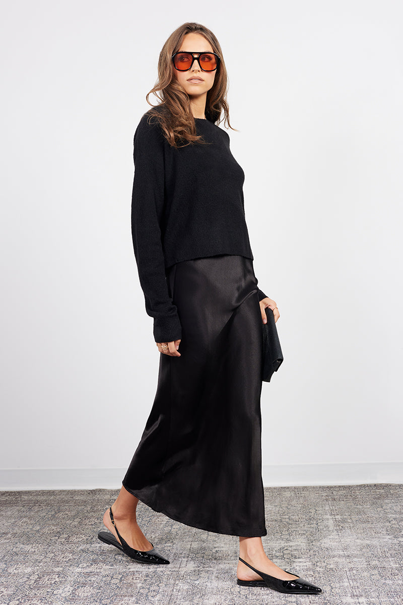 CREWNECK BOXY SWEATER