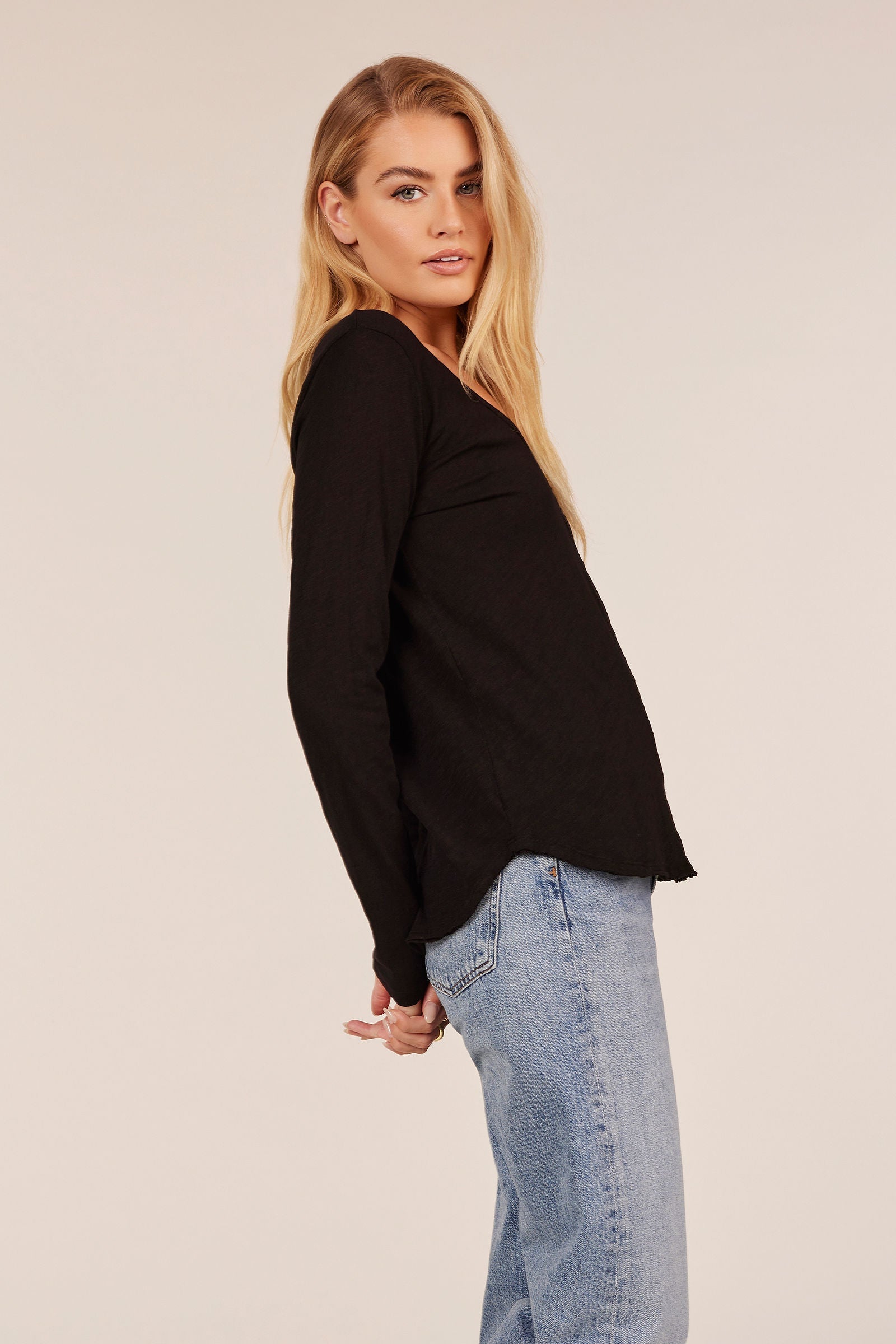 CENTER SEAM LONG SLEEVE TEE